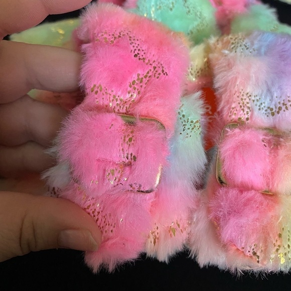 Wonder Nation - Rainbow Sherbet Fur Sliders - Picture 9 of 10
